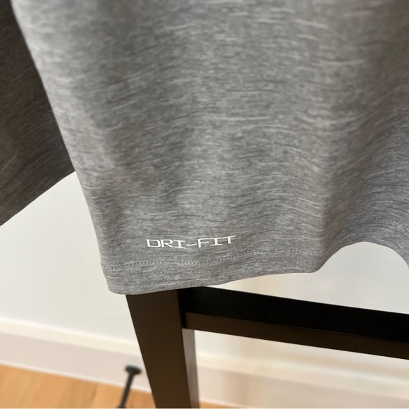 Nike Men's Heather Gray Long Sleeve Tee - Picture 3 of 5